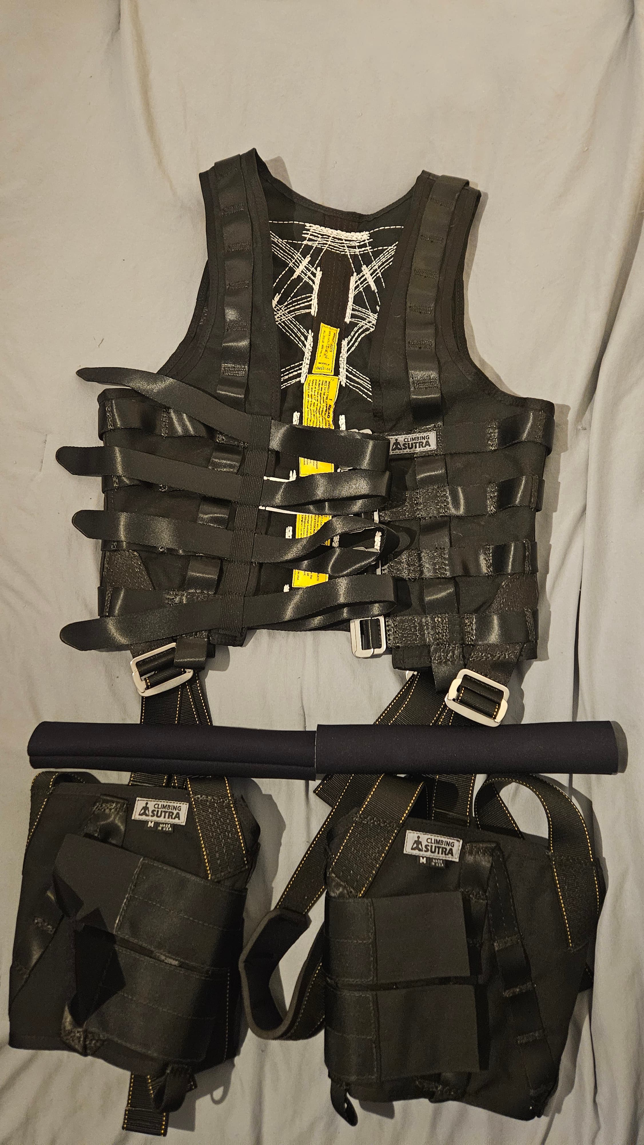 Anchor rigging setup in preparation for a rope stunt — image 4 of 6