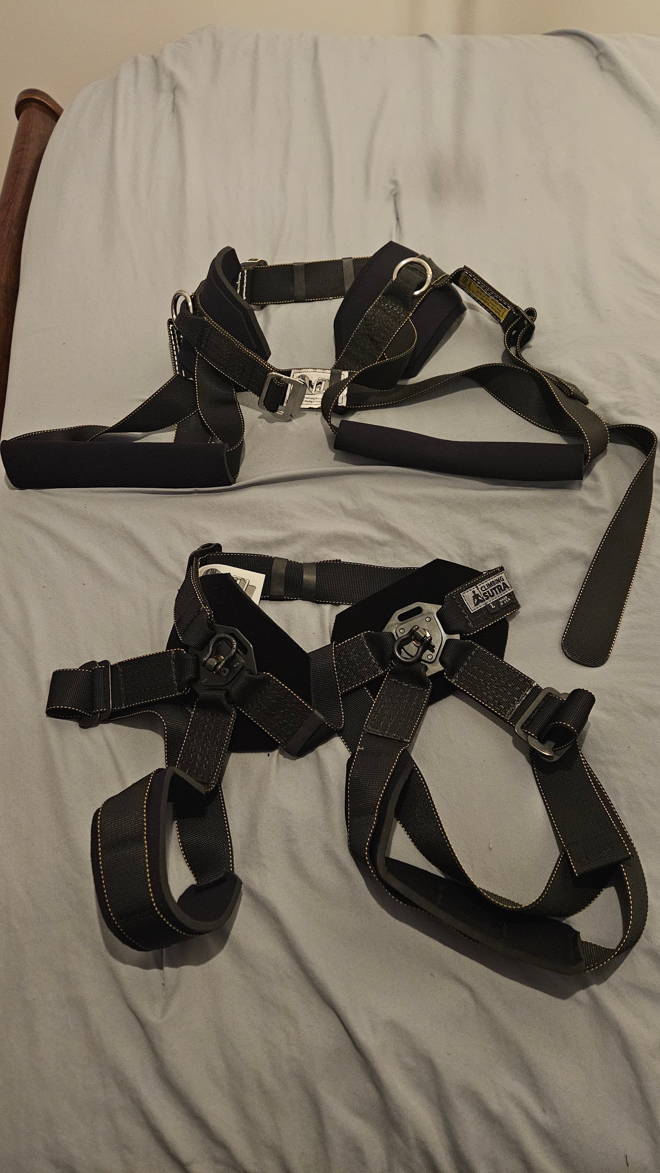 Anchor rigging setup in preparation for a rope stunt — image 5 of 6